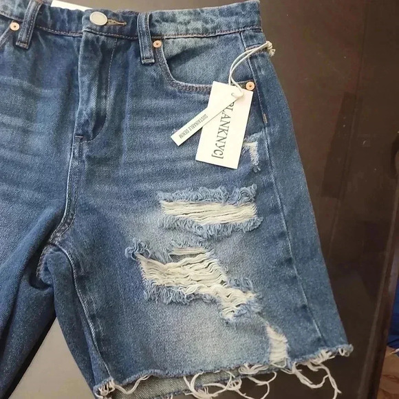 BLANKNYC JEAN SHORTS - Picture 2 of 3